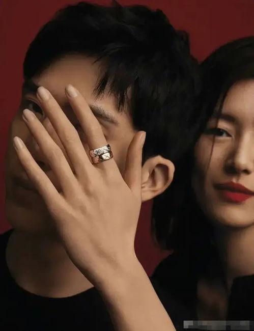 井柏然刘雯最新爆料图片,时尚大片曝光，演绎浪漫冬日风情